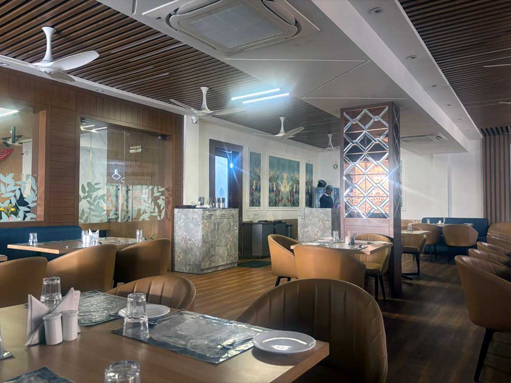 Hotel & Restaurant near clock tower, Race Course, Buddha Chowk, dehradun